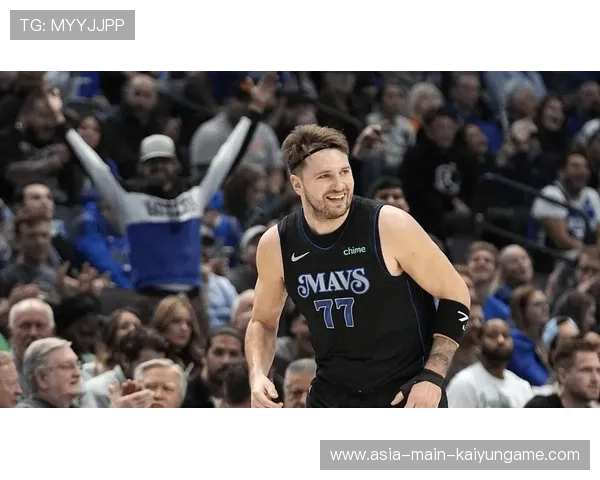 东契奇背后运球转身出手入网，独行侠气焰高涨